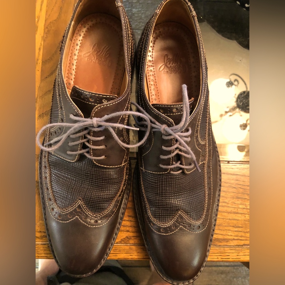 Johnston and Murphy brown leather wing tips, size 10 1/2 in great condition!